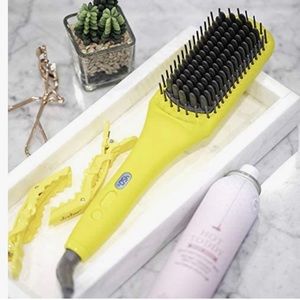 Drybar The Brush Crush Heated Straightening Brush